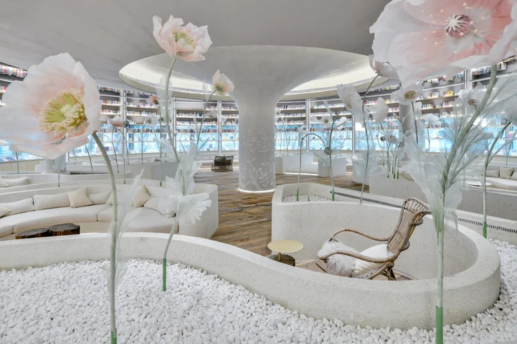 Tomacado floral restaurant dining space